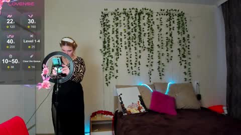 Snapshot of elsa_hot_here chatting on 8, 3, 2025 Elsa online show from 8, 3, 2025