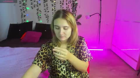 Snapshot of elsa_hot_here chatting on 4, 11, 2025 Elsa online show from 4, 11, 2025