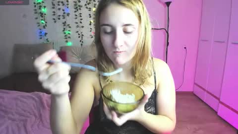 Snapshot of elsa_hot_here chatting on 28, 11, 2025 Elsa online show from 28, 11, 2025