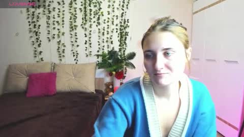 Snapshot of elsa_hot_here chatting on 1, 12, 2025 Elsa online show from 1, 12, 2025