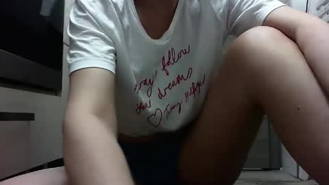 Snapshot of elyseblue chatting on 20, 1, 2025 elyseblue online show from 20, 1, 2025