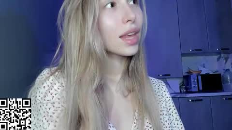 Snapshot of elysia_xo chatting on 12, 10, 2025 Elysia online show from 12, 10, 2025