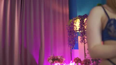 Elyssa online show from 25, 3, 2026