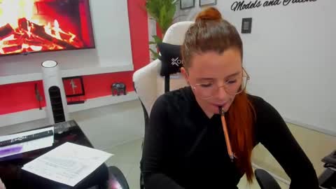 Snapshot of ema_04 chatting on 28, 1, 2025 Estefany Martinez Acua INSTAGRAM ema 04oficial online show from 28, 1, 2025