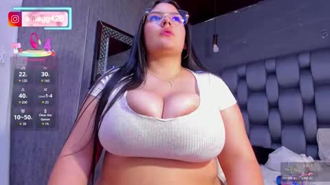 Snapshot of ema_grey1 chatting on 11, 11, 2025 ema_grey1 online show from 11, 11, 2025