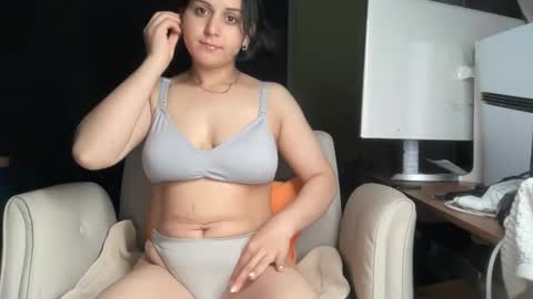 Snapshot of ema_lov3 chatting on 23, 10, 2025 Ema Love online show from 23, 10, 2025