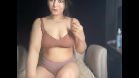 Snapshot of ema_lov3 chatting on 2, 12, 2025 Ema Love online show from 2, 12, 2025