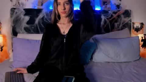 Snapshot of ema_porcaroli chatting on 20, 10, 2025 Ema online show from 20, 10, 2025