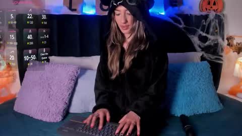 Snapshot of ema_porcaroli chatting on 30, 10, 2025 Ema online show from 30, 10, 2025