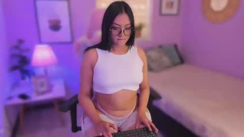 Snapshot of ema_wett chatting on 25, 9, 2025 Ema online show from 25, 9, 2025