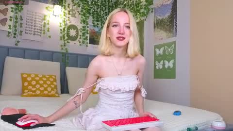 Snapshot of emacalim_ chatting on 11, 10, 2025 Emma online show from 11, 10, 2025