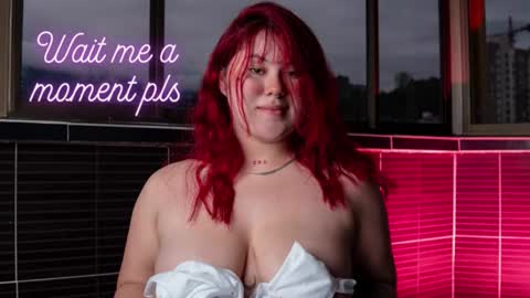 Snapshot of emaparedes01 chatting on 15, 12, 2025 Ema online show from 15, 12, 2025