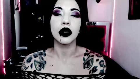 Emerald Black online show from 10, 11, 2025