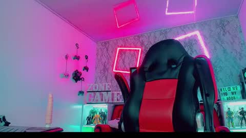 Snapshot of emeli_roushot chatting on 10, 12, 2024 Emeli online show from 10, 12, 2024