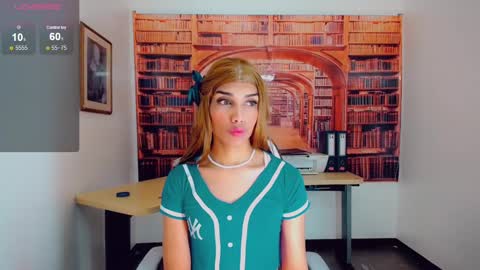 Snapshot of emeli_roushot chatting on 11, 1, 2025 Emeli online show from 11, 1, 2025