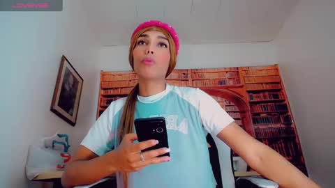 Snapshot of emeli_roushot chatting on 12, 1, 2025 Emeli online show from 12, 1, 2025