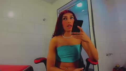 Snapshot of emeli_roushot chatting on 18, 1, 2025 Emeli online show from 18, 1, 2025
