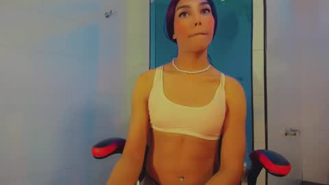 Snapshot of emeli_roushot chatting on 20, 1, 2025 Emeli online show from 20, 1, 2025