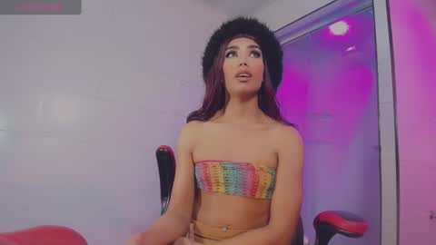 Snapshot of emeli_roushot chatting on 4, 2, 2025 Emeli online show from 4, 2, 2025