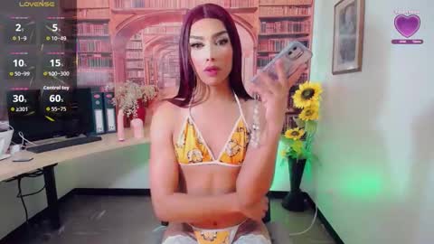 Snapshot of emeli_roushot chatting on 9, 9, 2025 Emeli online show from 9, 9, 2025