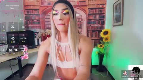 Snapshot of emeli_roushot chatting on 13, 9, 2025 Emeli online show from 13, 9, 2025