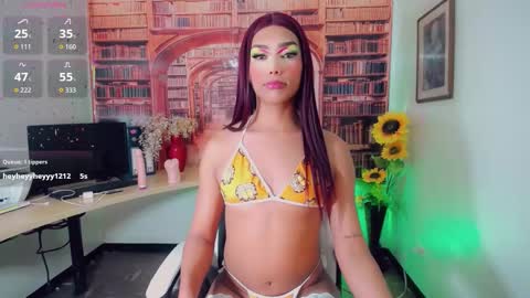 Snapshot of emeli_roushot chatting on 15, 9, 2025 Emeli online show from 15, 9, 2025