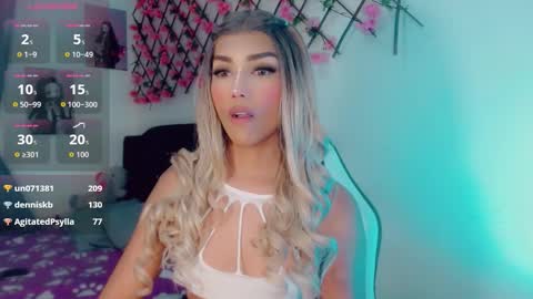 Snapshot of emeli_roushot chatting on 23, 9, 2025 Emeli online show from 23, 9, 2025