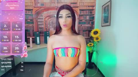 Snapshot of emeli_roushot chatting on 11, 10, 2025 Emeli online show from 11, 10, 2025
