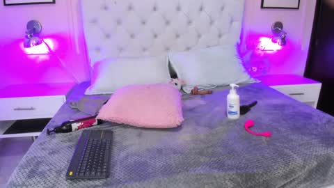 Snapshot of emelie_ch_ chatting on 6, 12, 2024 Emily online show from 6, 12, 2024