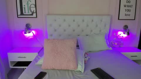 Snapshot of emelie_ch_ chatting on 7, 12, 2024 Emily online show from 7, 12, 2024