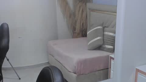 Snapshot of emelie_ch_ chatting on 11, 12, 2024 Emily online show from 11, 12, 2024