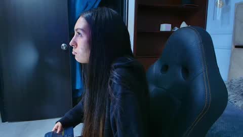 Snapshot of emelie_ch_ chatting on 31, 12, 2024 Emily online show from 31, 12, 2024