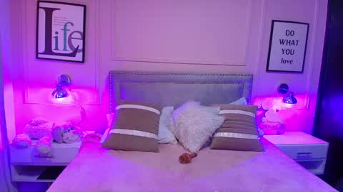 Snapshot of emelie_ch_ chatting on 12, 1, 2025 Emily online show from 12, 1, 2025