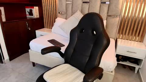 Snapshot of emelie_ch_ chatting on 17, 9, 2025 Emily online show from 17, 9, 2025