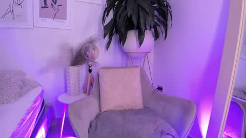 Snapshot of emely_deluxe chatting on 9, 3, 2025 Emely online show from 9, 3, 2025