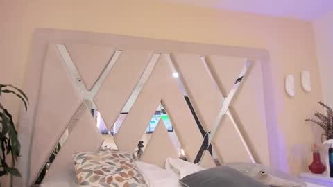 Snapshot of emely_deluxe chatting on 12, 3, 2025 Emely online show from 12, 3, 2025