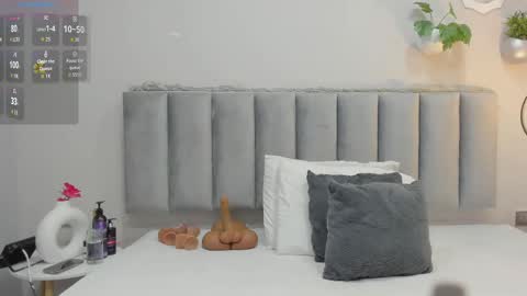 Snapshot of emely_deluxe chatting on 24, 9, 2025 Emely online show from 24, 9, 2025