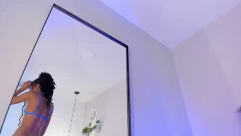 Snapshot of emely_deluxe chatting on 18, 10, 2025 Emely online show from 18, 10, 2025