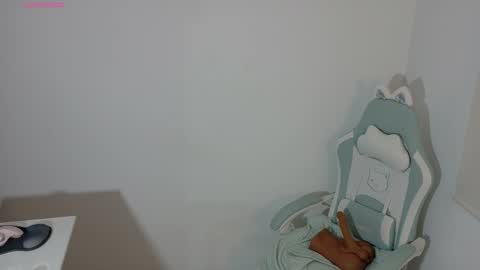 Snapshot of emerald_sparkles chatting on 14, 11, 2025 sabrina online show from 14, 11, 2025