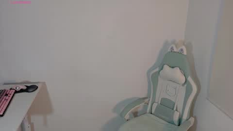 Snapshot of emerald_sparkles chatting on 16, 11, 2025 sabrina online show from 16, 11, 2025