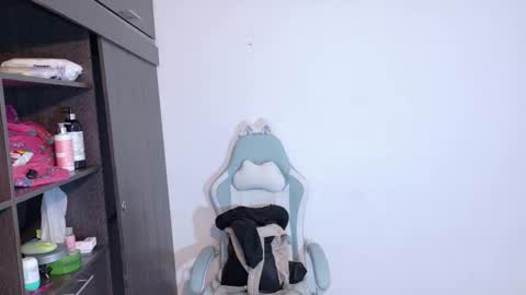 Snapshot of emerald_sparkles chatting on 5, 12, 2025 sabrina online show from 5, 12, 2025