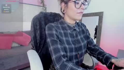 Snapshot of emeralda_co chatting on 8, 10, 2025 Esmeralda online show from 8, 10, 2025