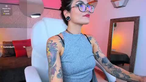 Snapshot of emeralda_co chatting on 12, 11, 2025 Esmeralda online show from 12, 11, 2025