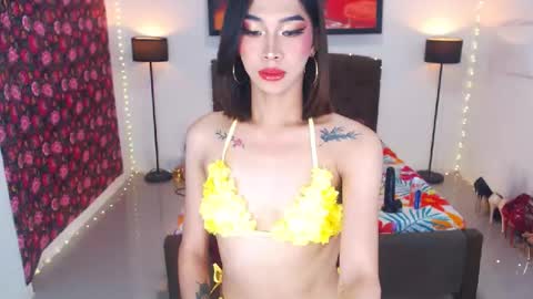 Snapshot of emerladmore chatting on 26, 6, 2026 emerladmore online show from 26, 6, 2026