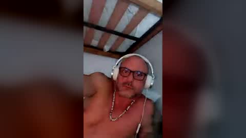 Snapshot of emersonfilho chatting on 5, 7, 2026 emersonfilho online show from 5, 7, 2026