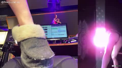 Snapshot of emerylune_xo chatting on 11, 10, 2025 Emery Lune online show from 11, 10, 2025