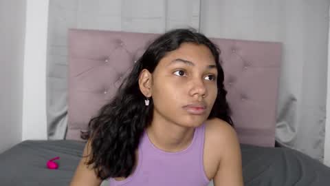 Snapshot of emhilyy_rosee1 chatting on 2, 12, 2024 emhily online show from 2, 12, 2024
