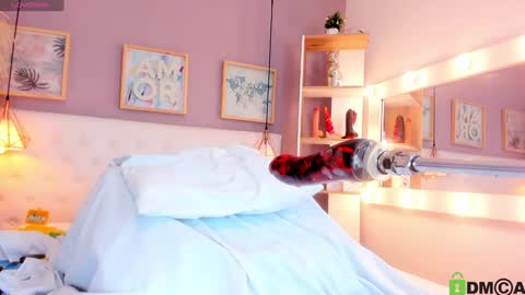 Emily Sarai online show from 1, 2, 2025