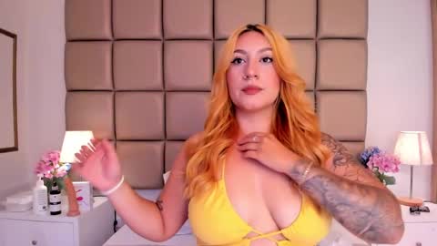 Snapshot of emiily_roberts1 chatting on 1, 2, 2025 EMILY ROBERTS online show from 1, 2, 2025