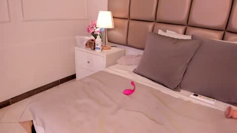 Snapshot of emiily_roberts1 chatting on 7, 2, 2025 EMILY ROBERTS online show from 7, 2, 2025